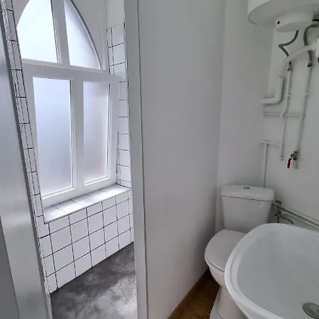 Semi Studio - Le Petit Chateau Avesnois - Tv - Wifi - Sdb Privee - Cuisine Partagee Apartment *