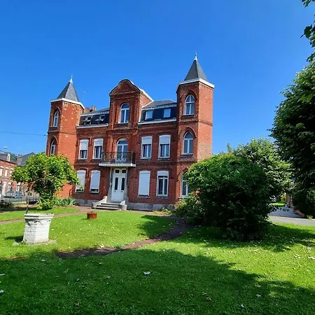 Le Petit Chateau Avesnois - Pour 1 Personne - Cuisine Partagee アパート