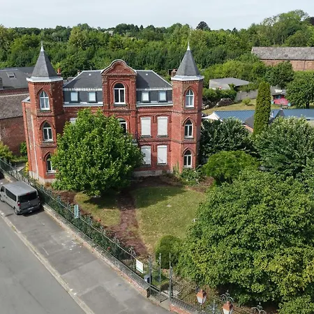 Le Petit Chateau Avesnois - Pour 1 Personne - Cuisine Partagee アヴェーヌ・シュル・エルプ